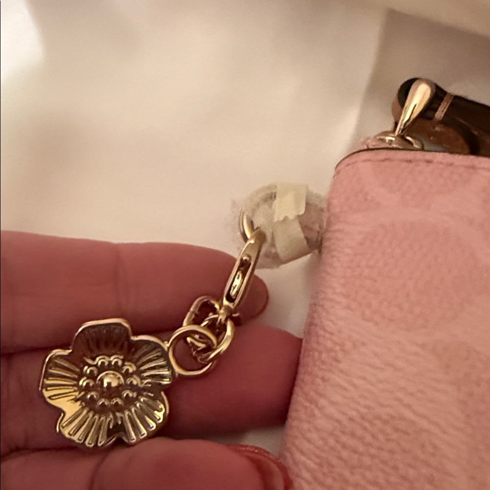 🩷NWT Pink Corner Zip Wristlet In Signature Canvas With Charm and Gold Hardware - Picture 7 of 8